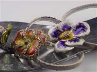 10348.1.jpg; 10348; Slipper-achtige sandaal met enkelbandje en gespsluiting.; Sandaal