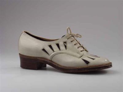 10515.jpg; 10515; Lage schoen met vetersluiting; derbymolière