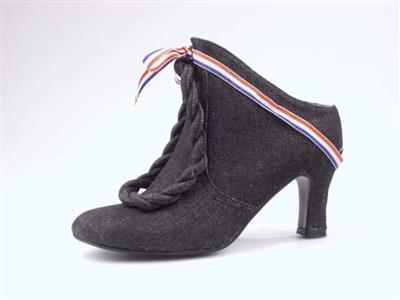 10527.jpg; 10527; Muil geïnspireerd op de postzakken collectie.; muil