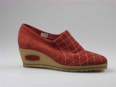 10686.jpg; 10686; Instapper met sleehak.; instapper