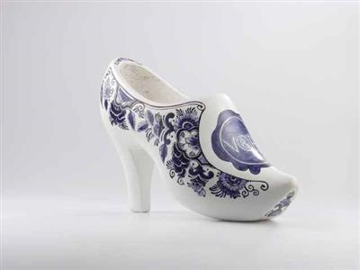 10818.jpg; 10818; Klomp met Delftsblauwe motieven 'Maryna' uit de collectie "The fashion show" herfst winter 2007-2008; klomp
