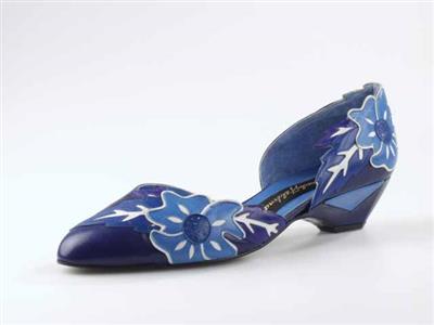 10952.jpg; 10952; Instapper met sleehakje en bloemendecoratie; pump