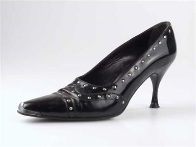 11005.jpg; 11005; Damesschoen met nailheads; pump