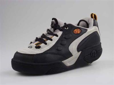 11053.jpg; 11053; veterschoen met wieltje; sneaker