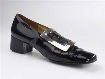 11178.jpg; 11178; Instapper met elastiek en een grote siergesp, type pilgrim buckle shoe; loafer