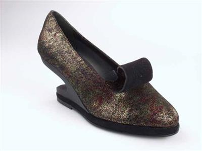 11252.jpg; 11252; instapper met opgerolde tong enn zweefhak; pump