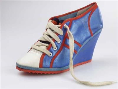 11260.jpg; 11260; 'High Heeled Sneaker'. prototype voor veterschoen; sneaker