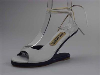 11268.jpg; 11268; Instapper met open teen, bandjes om de enkel en zweefhak; Sandaal