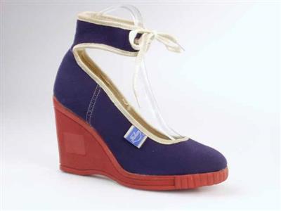 11303.jpg; 11303; 'High Heeled Sneaker'. pump met enkelband met veter; sneaker