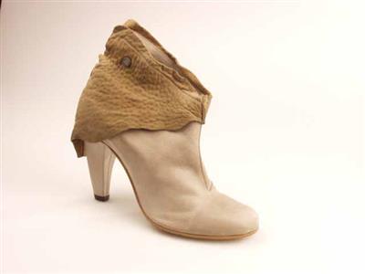 11310.jpg; 11310; instapper met omgeslagen stuk imitatie olifantenhuid; enkellaars