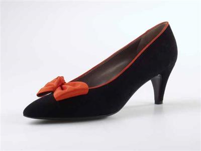 11316.jpg; 11316; Instapper met rode strik en boordsel en naaldhak; pump