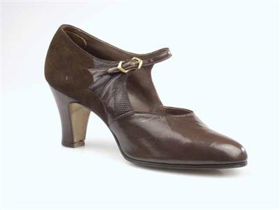 11399.jpg; 11399; Schoen met bandje met gesp; bandschoen