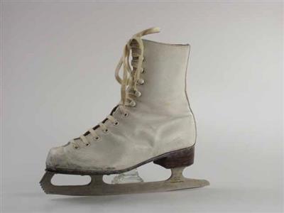 11436.jpg; 11436; hoge schaats met rijgsluiting en schaatsbeschermers; schaats