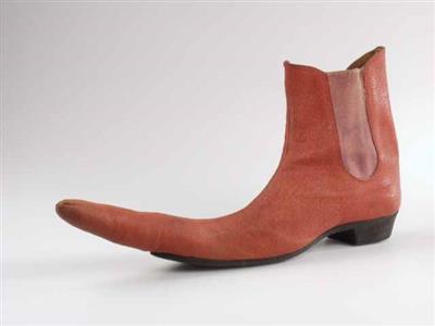 11564.jpg; 11564; Instapper met lange gekrulde neus.; theaterschoen