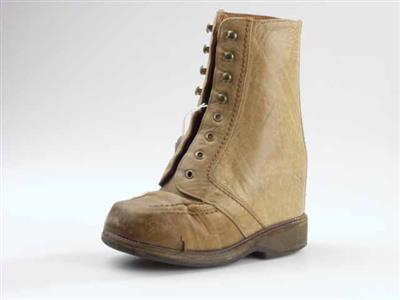 11661.jpg; 11661; hoge veterschoen met derbysluiting; derbymolière