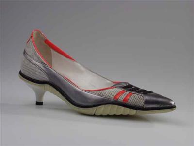 11700.jpg; 11700; Pump geinspireerd op een sneaker; pump