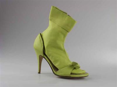 11746.1.jpg; 11746; Schoen met losse sok geinspireerd op een Japanse geta met tabi.; sandalet