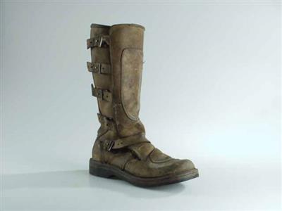 11778.jpg; 11778; hoge laars met sluitflap met 5 riemen; motorlaars