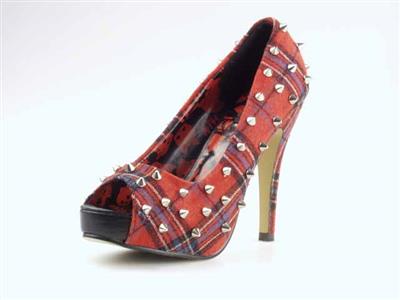 11803.jpg; 11803; Pump met open neus en studs; pump