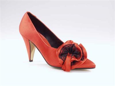 11917.jpg; 11917; Pump met rozet van kant en lint; pump