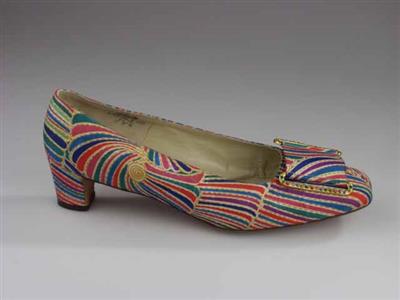 11924.jpg; 11924; Instapper met gesp in 'Belle de Jour-stijl'.; pump