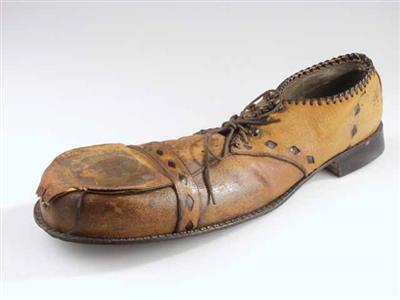 12000.jpg; 12000; Veterschoen met geheim vakje op neus; derbymolière