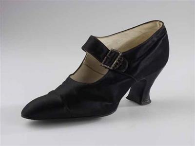 12145.jpg; 12145; Schoen met band en strass gesp sluiting; bandschoen