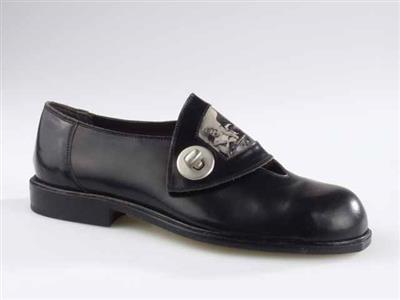 12150.jpg; 12150; Schoen met brede band en draaisluiting; bandschoen