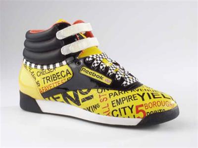 12214.jpg; 12214; Schoen met vetersluiting en twee banden met klittenband; sneaker