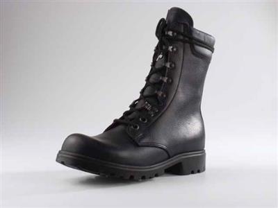 12235.jpg; 12235; Hoge schoen met vetersluiting; militair schoeisel
