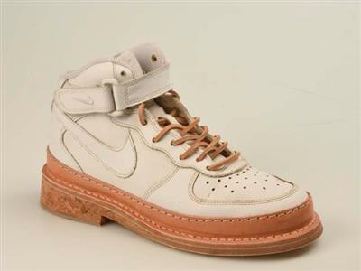 1f95a1f2-3326-44f2-a2a1-832d5feda2fc.jpg; 12482; Peterson Stoop Air Force 1 straight; sneaker