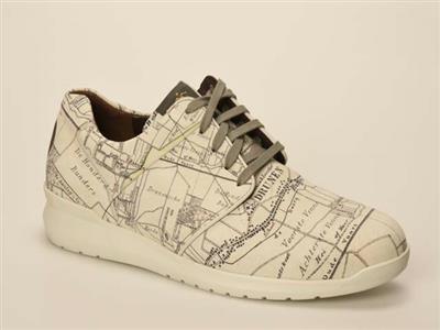 47a7487f-d76b-41e1-b87f-f7f83e163b4a.jpg; 12444; Drunen Horeca sneaker, vervaardigd in het kader van de actie Drunen (s)tapt door, om de Drunense horeca te steunen tijdens de Covid19 pandemie; sneaker