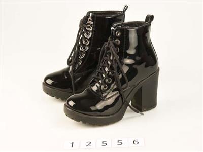 699caec6-2ff4-44cb-8675-0c102c695257.jpg; 12556; Enkellaarzen; enkellaars