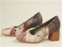 79a81f68-dbe0-44e6-a57d-896fd4a13d88.jpg; 12522; pump met print van diverse Durea schoenen en bijbehorende schoenendoos; pump