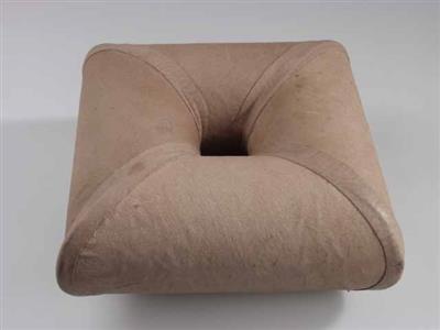 85028.jpg; 85028; Kussen met vorm in het midden; kussen