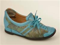 866a5bdd-a178-4652-9edf-2dcf196bf343.jpg; 12526; veterschoen met ingebouwde sleehak en bijbehorende doos; rijgmolière