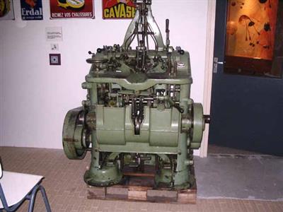 88780.jpg; 88780; Machine om de schacht op de leest te zetten.; Overhaalmachine