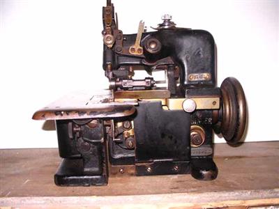 88804.jpg; 88698; Machine om bont en voeringen af te locken.; lockmachine