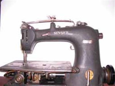 88843.jpg; 88843; Machine voor het stikken van boventuig; plat stikmachine