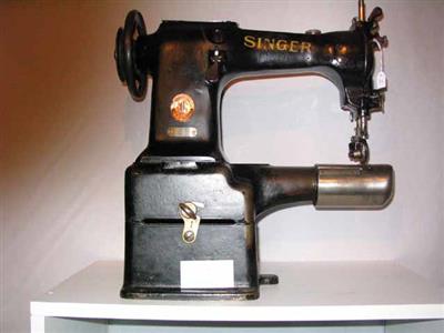 88876.jpg; 88876; Links arm machine twee naalder; losse kop