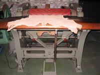 88886.1.jpg; 88886; Machine voor het uitpersen en uitzetten van kleine huiden.; Uitzetter