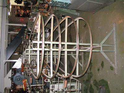 88898.jpg; 88898; Band voor het rondgaan van de schoenen van machine tot machine.; Lopende band