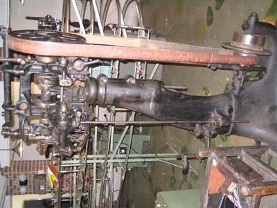 88902.jpg; 88902; Machine voor het zwikken van bal tot geleng.; zwikmachine