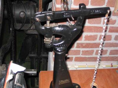 88944.jpg; 88944; Machine om hoekje om patronen te maken.; Hoekkanter