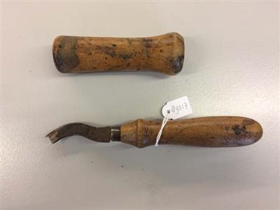 89517.jpg; 89517; schoenmakersgereedschap met schroefdop; Kantuitsnijder