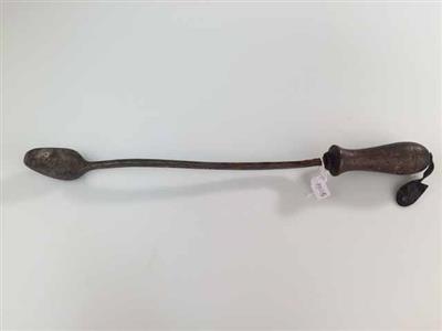 89555.jpg; 89555; gereedschap voor het afvijlen van houten pennen op de binnenzool van een laars; houtenpennenrasp