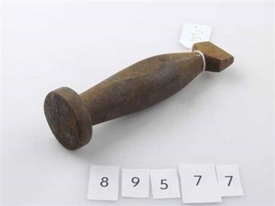 89577.jpg; 89577; hamer zonder steel voor het omvouwen en vastkloppen van overleer; omboekhamer