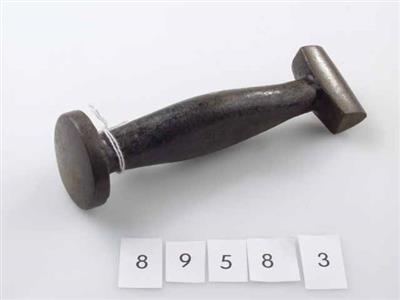 89583.jpg; 89583; hamer zonder steel voor het omvouwen en vastkloppen van overleer; omboekhamer