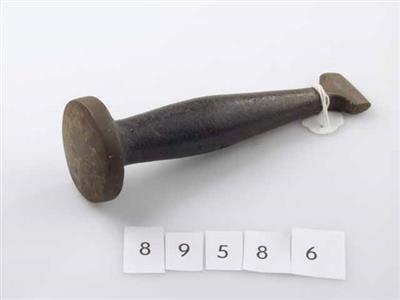 89586.jpg; 89586; hamer zonder steel voor het omvouwen en vastkloppen van overleer; omboekhamer