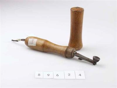 89624.jpg; 89624; gereedschap om ribbels in zoolranden te maken; roulette